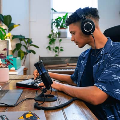 Audio-Technica AT2020USB-X Cardioid Condenser USB Microphone for Content Creators, Black image 7