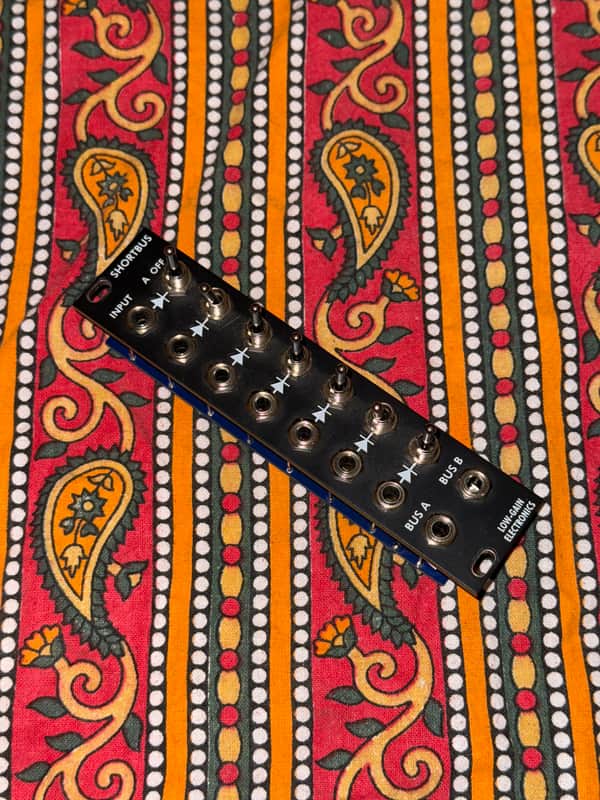 Low-Gain Electronics Short bus 2010’s - Black image 1