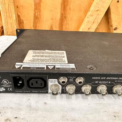 Shure UA845-UB UHF Antenna Distribution System - 692-716 MHz - Working image 8