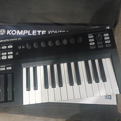 Native Instruments Komplete Kontrol S25 2010s - Black image 3