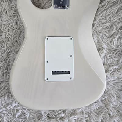 Fender Player II Stratocaster, Rosewood Fingerboard, White Blonde Finish - MIM image 6