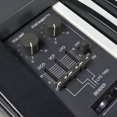 Roland JUNO-106 Programmable Polyphonic Synthesizer in Very Good condition image 5
