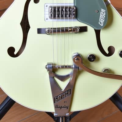 Gretsch G6118T-SGR Players Edition Anniversary 2-Tone Smoke Green Bigsby image 14