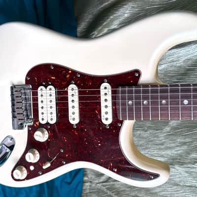 2014 Fender American Deluxe Stratocaster HSS image 2