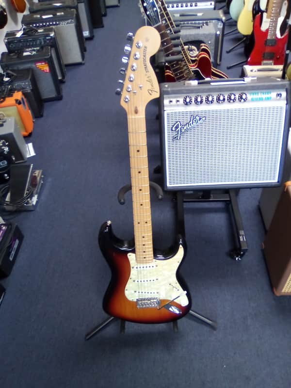 Fender Strat usa with us case 2006 image 1