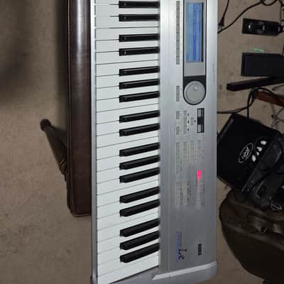 Korg Triton LE 61-Key 62-Voice Polyphonic Workstation 2000 - 2002 - Silver image 1