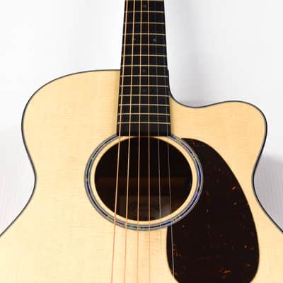 Martin 000C JR-E - Natural image 2