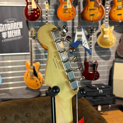 FENDER Player II Stratocaster HSS 3-Color Sunburst image 6