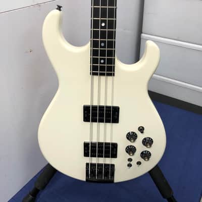 Carvin LB50 LB 50 Set Neck Stereo Electric Bass Guitar with Case Made in the 80's image 7