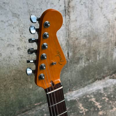 American Ultra Stratocaster - Arctic Pearl with Rosewood Fretboard - MINT image 4