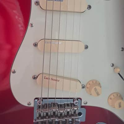 Tagima T-635 "S" Style w/Lace Sensor Pickups Includes Gtr Stand, Strap, Cable And Xtra Strings! image 3