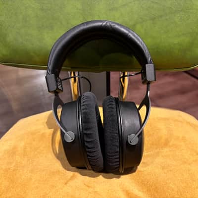 Beyerdynamic DT 1770 Pro Closed-Back Studio Headphones - Black image 2