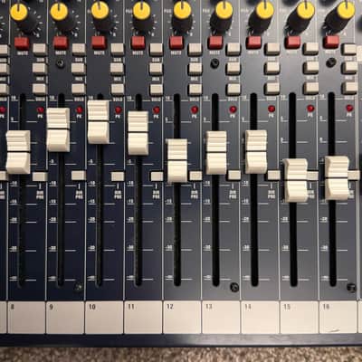 Soundcraft FX16ii 16-Channel Mixer with Lexicon Effects Processor 2010s - Blue image 7