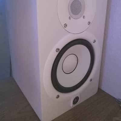 Yamaha HS5 5" Powered Studio Monitor (Pair) 2015 - Present - White image 2