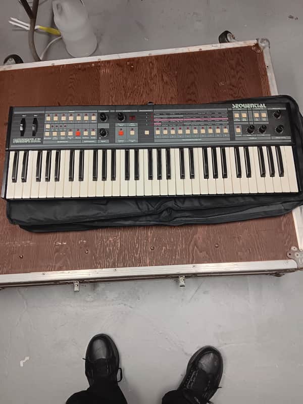 Sequential Multi-trak 80's - Grey/black image 1