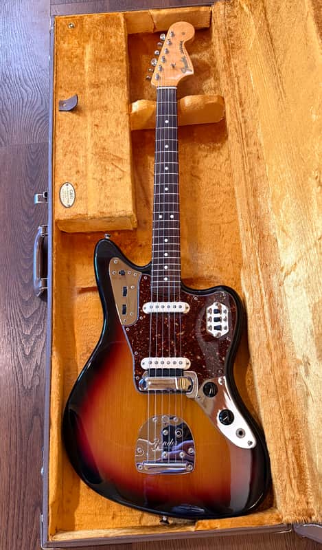 Fender American Vintage '62 Jaguar Guitar - 2005 - Three Tone Sunburst