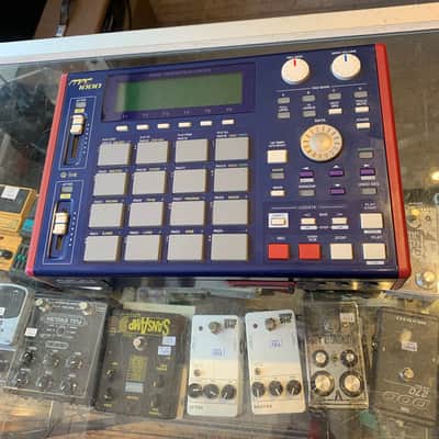 Akai MPC1000 Music Production Center 2004 - 2013 - Blue