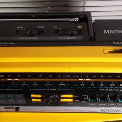 1988 Vintage Magnavox D8300 D-8300 22' x 11' Large Boombox Dual Cassette AM/FM Stereo AUX 5-Way Speakers Portable or AC Excellent image 10