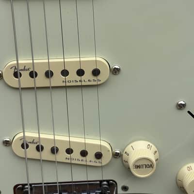 Fender Classic Player '60s Stratocaster With Hard case image 5