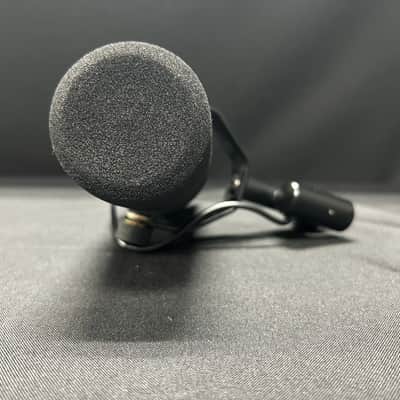 Shure SM7dB Cardioid Dynamic Microphone with Built-In Preamp image 3