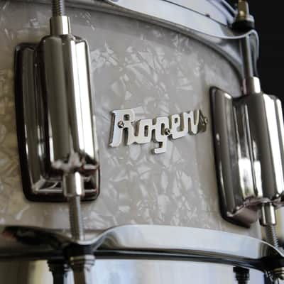 Rogers Dyna-Sonic 5x14" Wood Snare Drum with Beaver Tail Lugs - Reissue 2022 - White Marine Pearl image 4