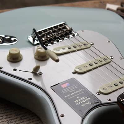 FENDER "American Vintage II 1965 Stratocaster, Round-Lam Rosewood Fingerboard, Sonic Blue" HARDCASE, 3, 69 KG image 12
