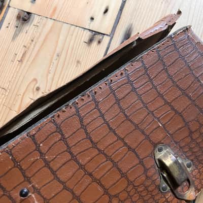 1960s Gibson Faux Alligator Chipboard Guitar Case in Terrible Condition image 19