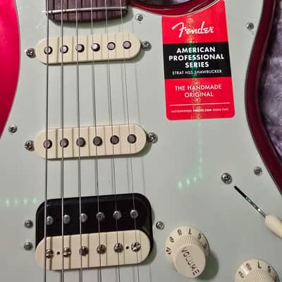 Fender American Professional Stratocaster HSS Shawbucker with Rosewood Fretboard 2017 - 2019 Candy Apple Red image 3