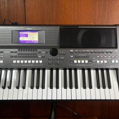Yamaha PSR-S670 61-key Arranger Workstation w/ bag image 4