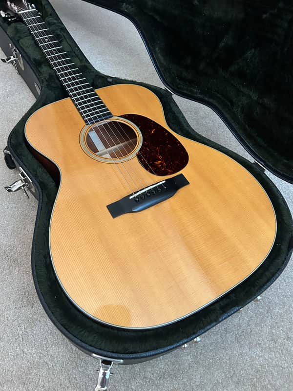 Martin Standard Series 000-18 - 2014 - Natural W/ OHSC - Image 2