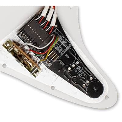 EMG DG20 - David Gilmour Ivory pickups on White Pearl scratchplate image 3