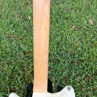 Squier Paranormal Cyclone - Pearl White image 6