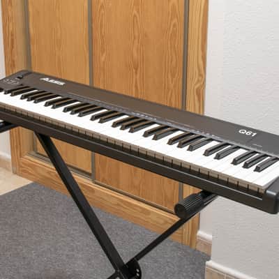 Alesis Q61 61-Key USB/MIDI Keyboard Controller - Black