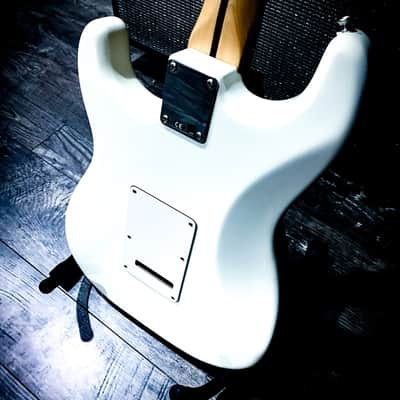 Fender 75th Anniversary Commemorative Stratocaster 2021 - artic white image 4