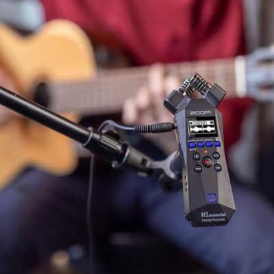 Zoom H1essential 2-Track 32-Bit Float Portable Audio Recorder with StreamEye Cans50 Professional Headphones, 5 AAA Batteries, USB-C to USB-C Cable and 32GB microSD Card image 4