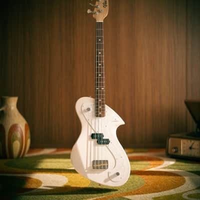Vibe Guitars VibroBass 30 - short scale bass guitar image 2