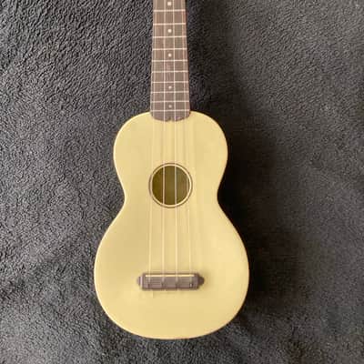 Green Maccaferri Islander Soprano Ukulele 1950s image 1