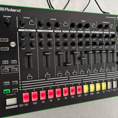 Roland AIRA TR-8 Rhythm Performer Drum Machine 2014 - Present - Black