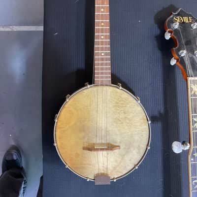 Kay Banjolele image 1