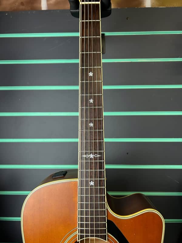 Yamaha LW-15C Natural Satin Electro Acoustic Guitar | Reverb