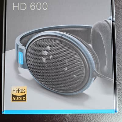 Sennheiser HD 600 Professional Headphones NEW!! (Open box) image 1