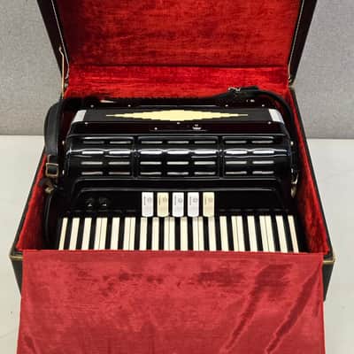 Titano Titan Piano Accordion 41/120 W/Case W/Pickup Tested image 1