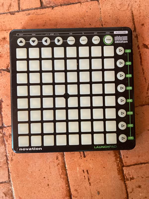 Novation Launchpad MKI Pad Controller 2009 - 2014 - Black image 1