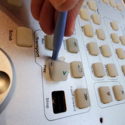 Icon QCon Button (White) image 3