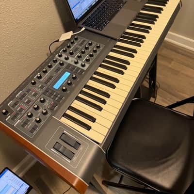 Access Virus TI2 61-Keys with Rugged Case