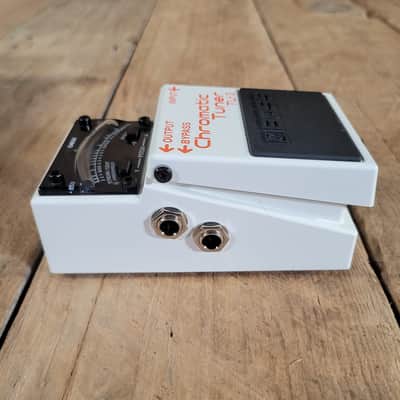 Boss TU-3 Chromatic Tuner Pedal in box w/ paperwork, Mint - White image 5