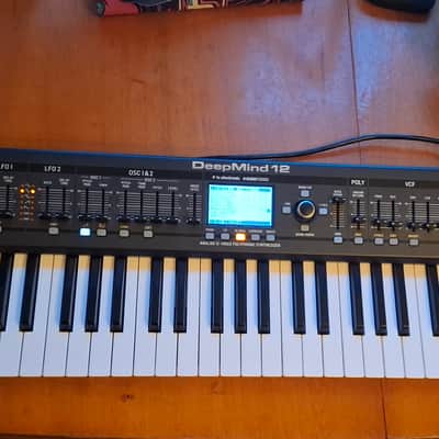 Behringer DeepMind 12 Traveling bag included