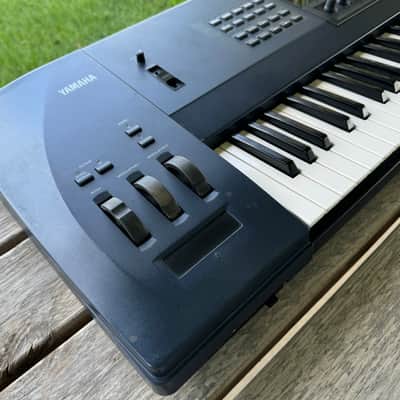 Yamaha EX5 Realtime Control Synthesizer 1998 - Blue image 5