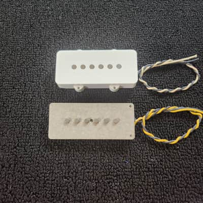 Barbibay Pickups Jazzmaster pickups 2024 - Gray Bobbins, White covers image 2