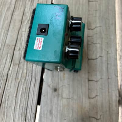 Boss TR-2 Tremolo (Silver Label) 1997 - Present - Green electric guitar tremolo pedal image 4
